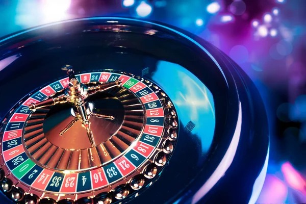 edctoto slot platform interface showing football betting, live-dealer tables, and slot games
